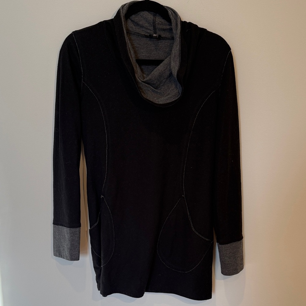 Cable & Gauge Black and Gray Cowl Neck Sweater